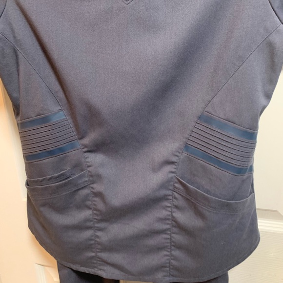 Grey’s Anatomy Barco gray scrub set size XSmall EUC - Picture 4 of 11